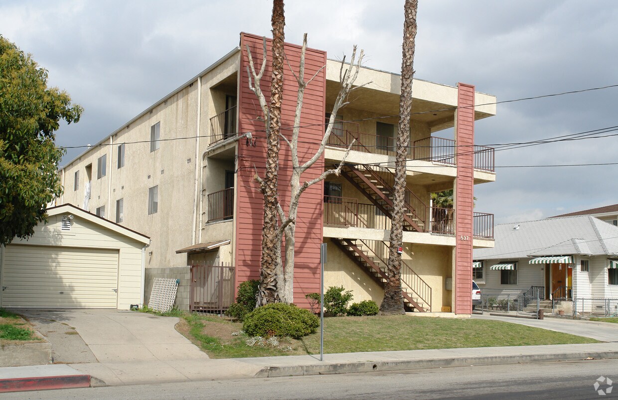 Building Photo - 537 E Palmer Ave