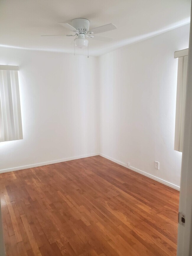 Foto del edificio - 7813 Hindry Ave