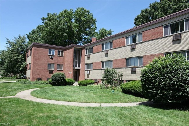 Building Photo - 22110 River Oaks Dr