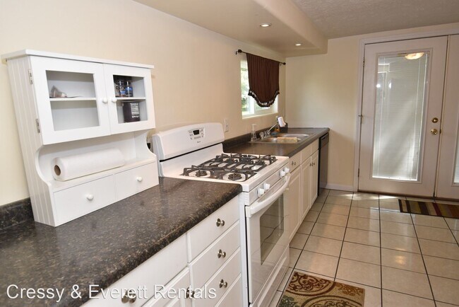 Building Photo - 2 br, 1 bath House - 130 Weber St