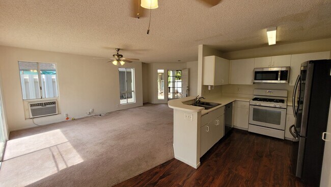 Foto del edificio - Charming  3 Bedroom 2.5 Bath Single Family...