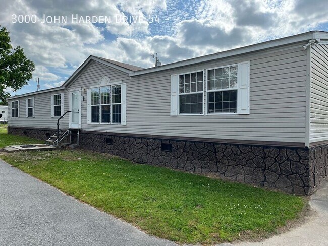 Foto del edificio - 3000 John Harden Dr