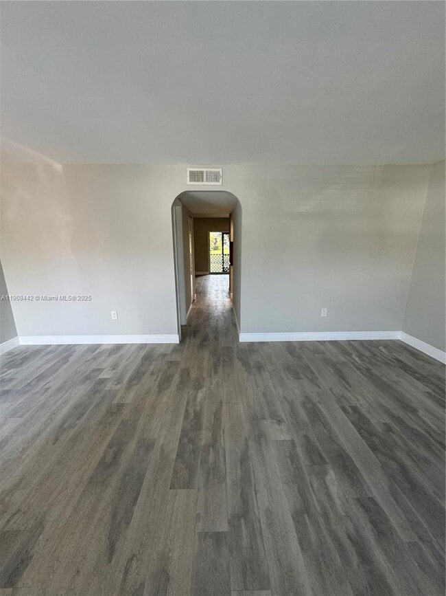 Foto del edificio - 9050 NW 28th St