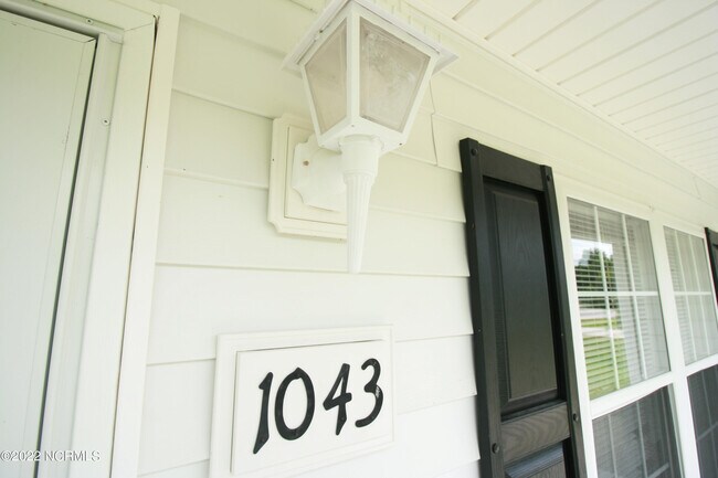 Building Photo - 1043 Shirley Dr