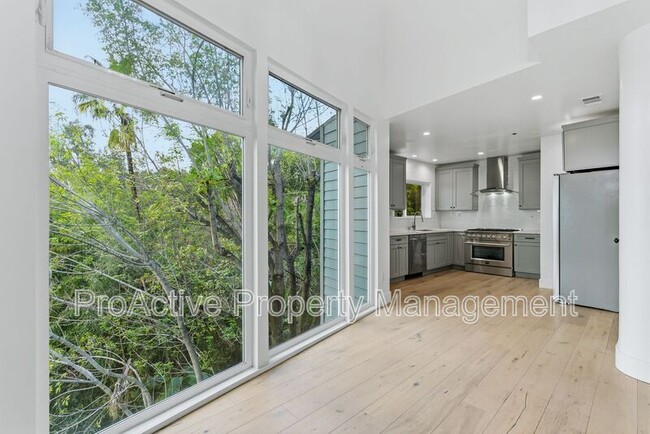 Building Photo - 2409 Yorkshire Dr