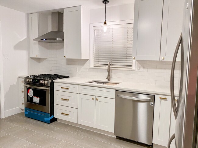 Building Photo - 4406 Santa Barbara Dr