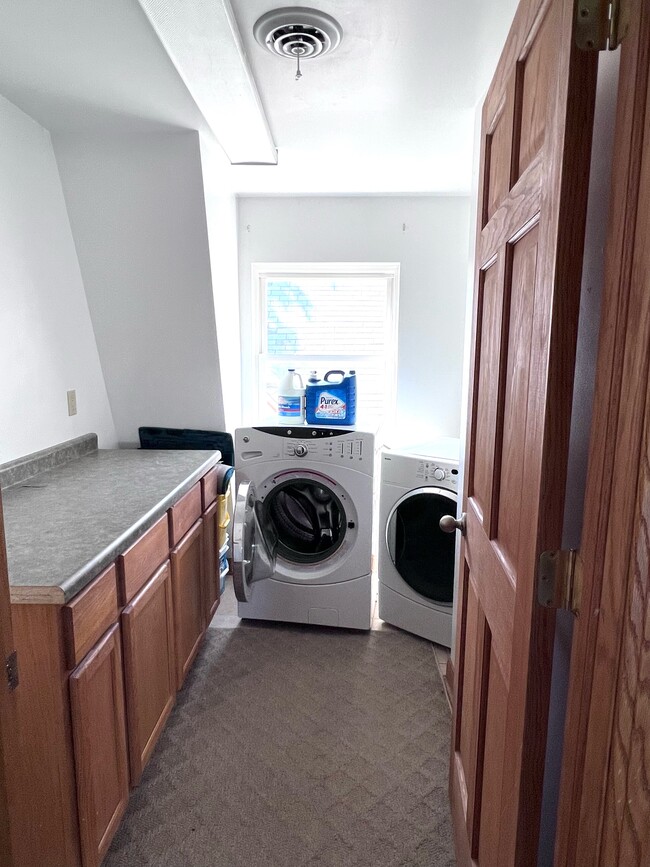 In unit washer/dryer - 1400 College Ave