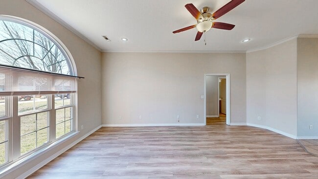 Building Photo - 5005 David Dr