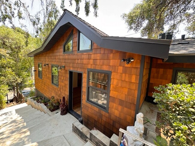 Building Photo - 2111 Hyperion Ave