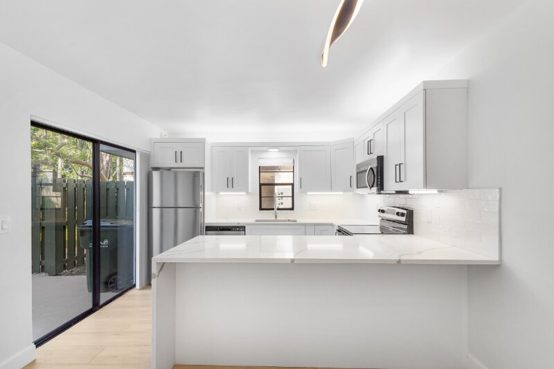 Primary Photo - 2695 Albatross Rd N