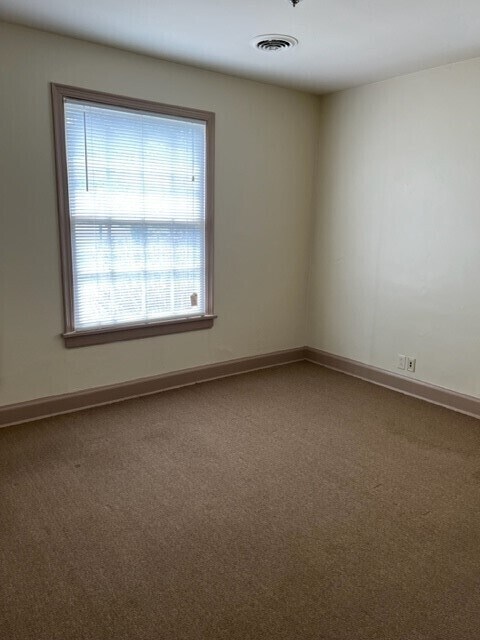 Foto del edificio - Berry Hill Commercial Property