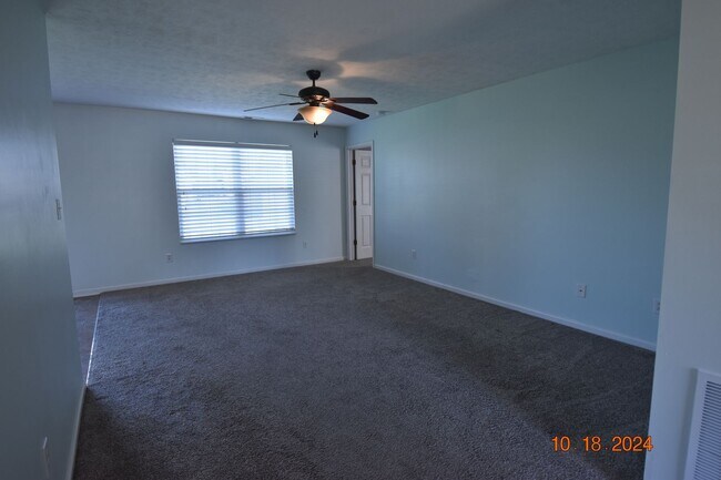 Foto del edificio - Three Bedroom Home in Greenfield