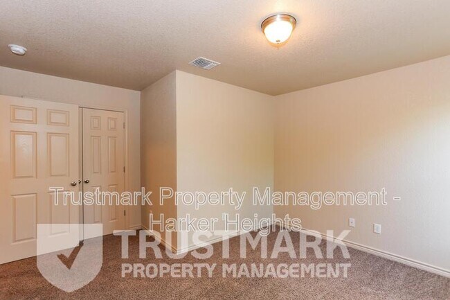 Building Photo - 101 Kings Ct