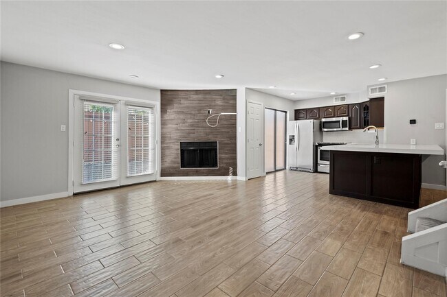 Foto del edificio - 4371 Madera Road Unit 4