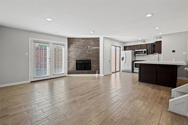 Building Photo - 4371 Madera Road Unit 4