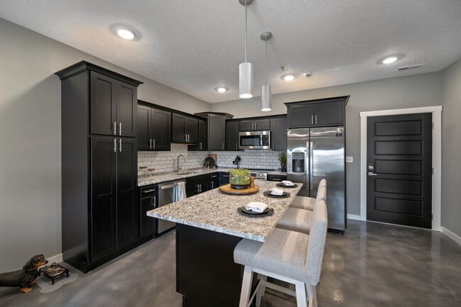 Building Photo - 304 at Valley Pointe