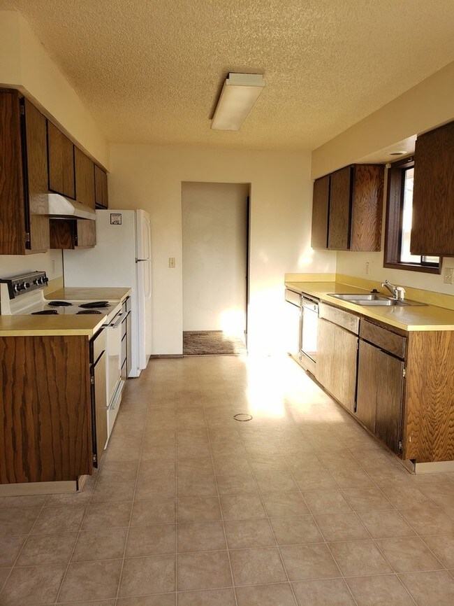 Building Photo - 1409 Vineyard Dr