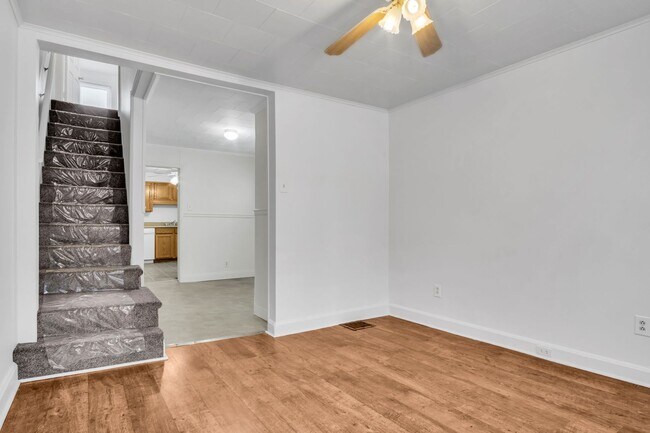 Foto del edificio - 2 bedroom 1 bathroom located in the heart of Carlisle
