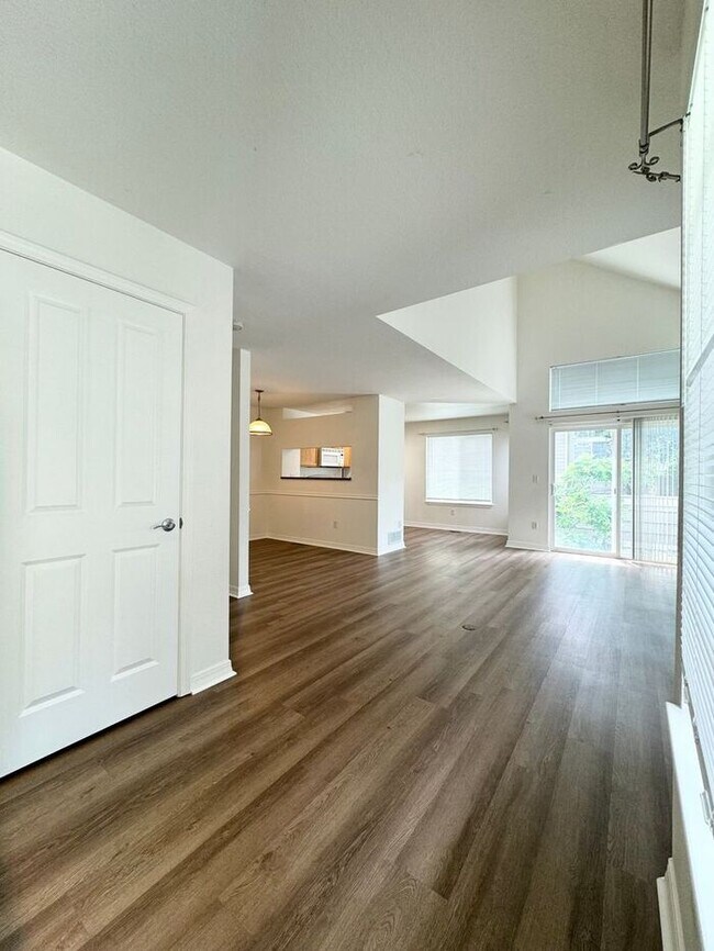 Building Photo - 2 Bedroom, 1.5 Bathroom Condo Only Seconds...