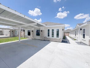 Building Photo - 913 N Woodson Ave