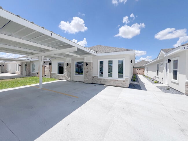Building Photo - 913 N Woodson Ave