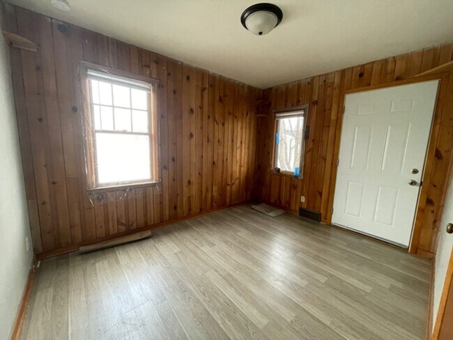 Foto del edificio - For Rent: Cozy 2 Bedroom, 1 Bath Home with a Beautiful Backyard