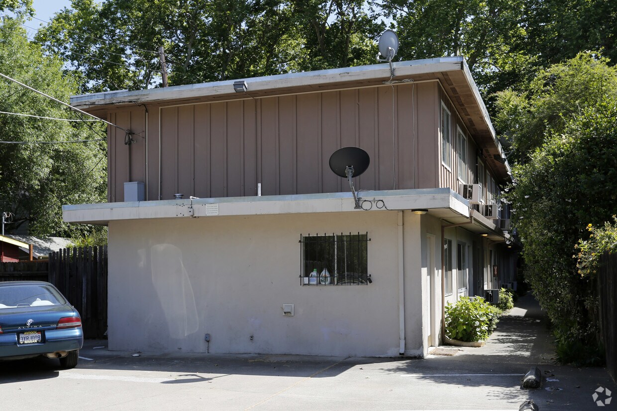 Building Photo - 2321 D St