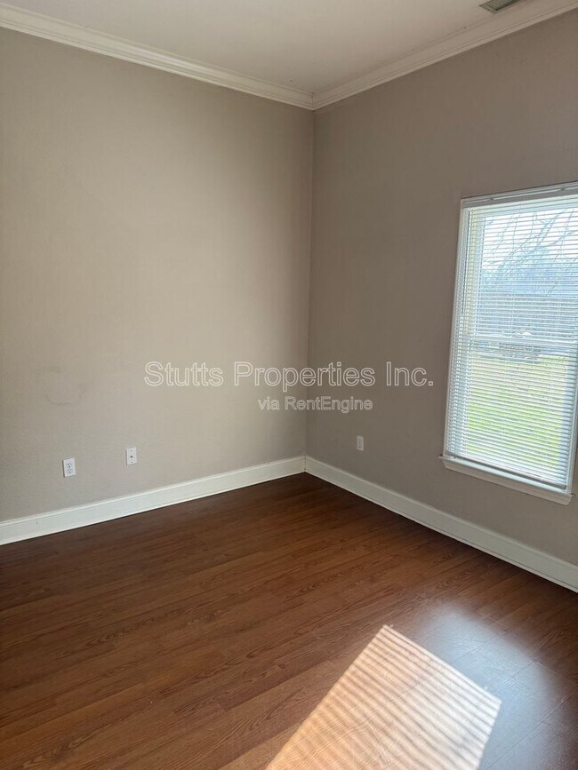 Foto del edificio - 202 S Cave St