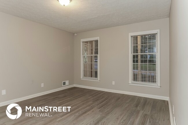 Building Photo - 5132 Clearwater Dr SW