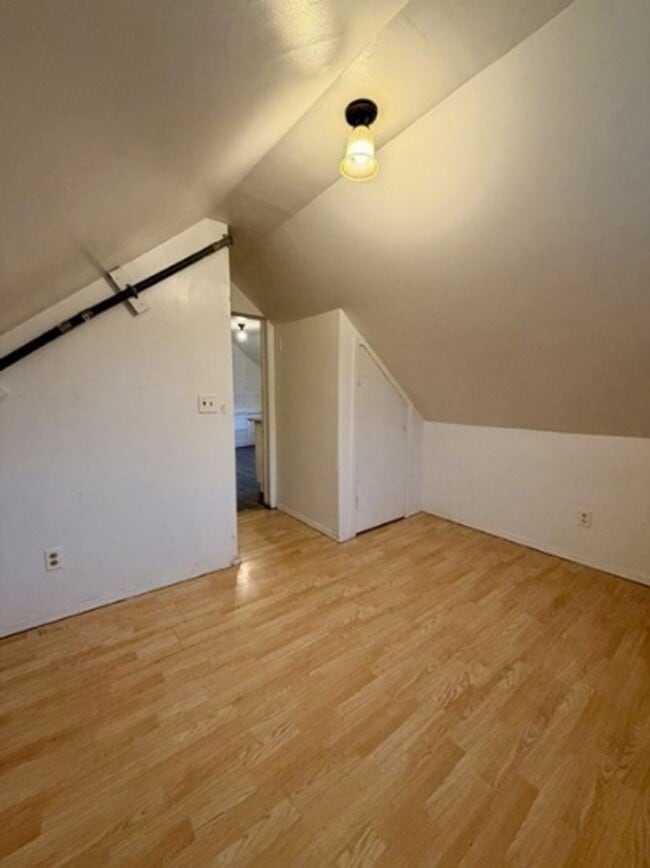 Building Photo - 611 N Broadway