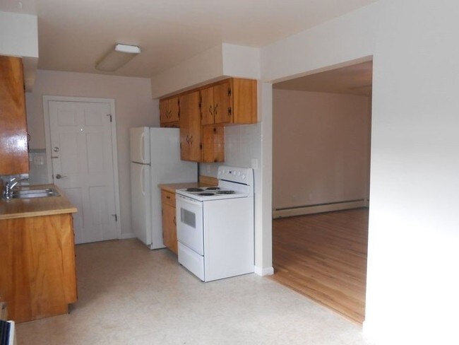 Building Photo - Quaint One Bedroom One Bath