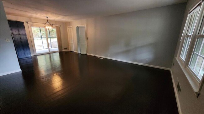 Building Photo - 1172 Camellia Dr