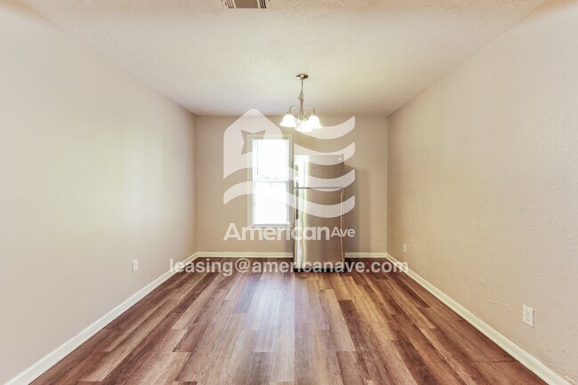 Foto del edificio - 664 Schroder Ave NE