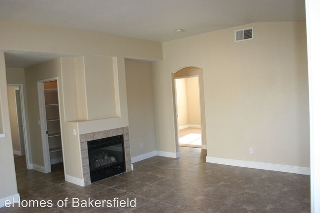 Building Photo - 4404 Pebble Creek Dr