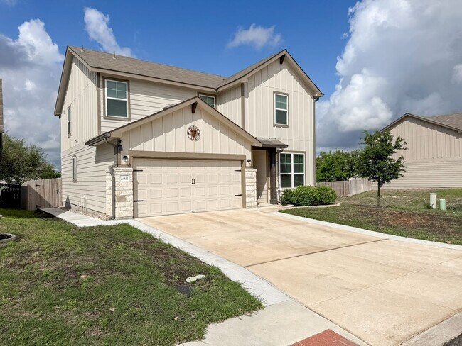 Foto del edificio - Well Maintained 3 bedroom 2.5 bath in COMAL ISD!