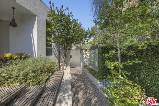 Foto del edificio - 1759 Silverwood Terrace