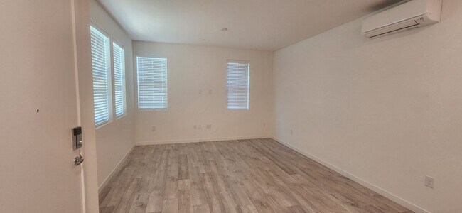 Foto del edificio - 2 Bedroom 2.5 Bathroom home at the Mill on Broadway