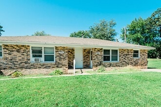 Building Photo - 2190 Gina St