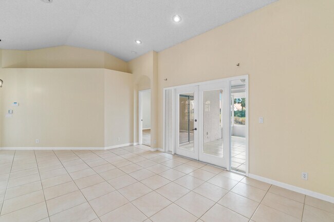 Building Photo - 6192 Floral Lakes Dr