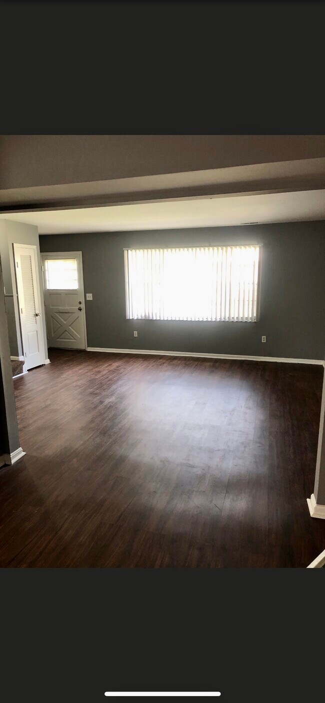 Foto del edificio - 3341 Lakeview St