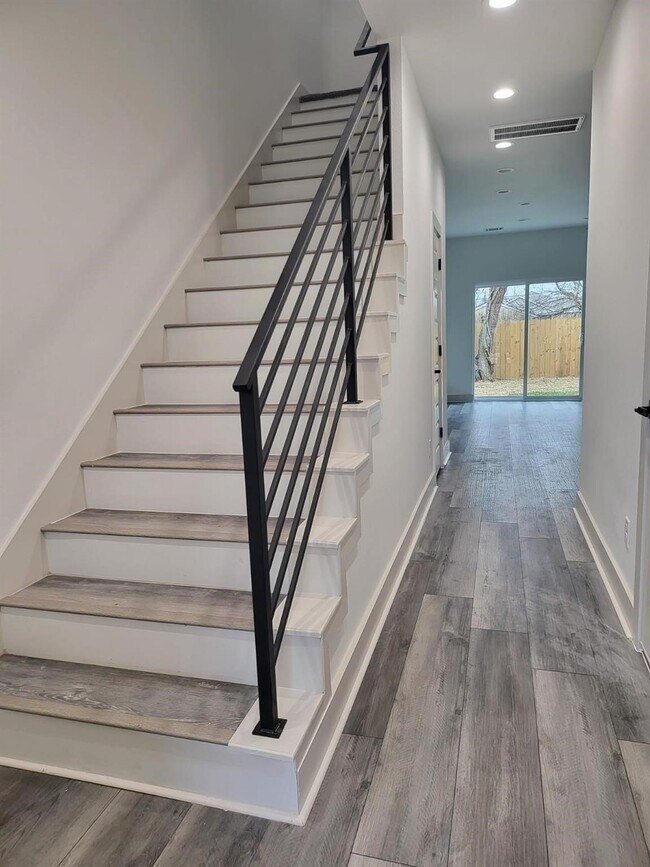 Foto del edificio - 4618 Davenport St