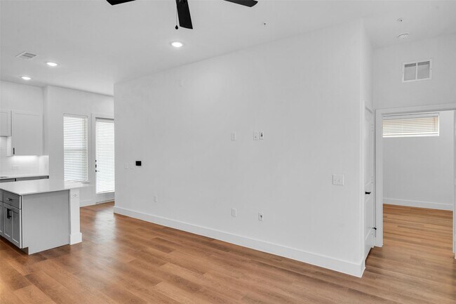 Building Photo - 1421B Forward Dr