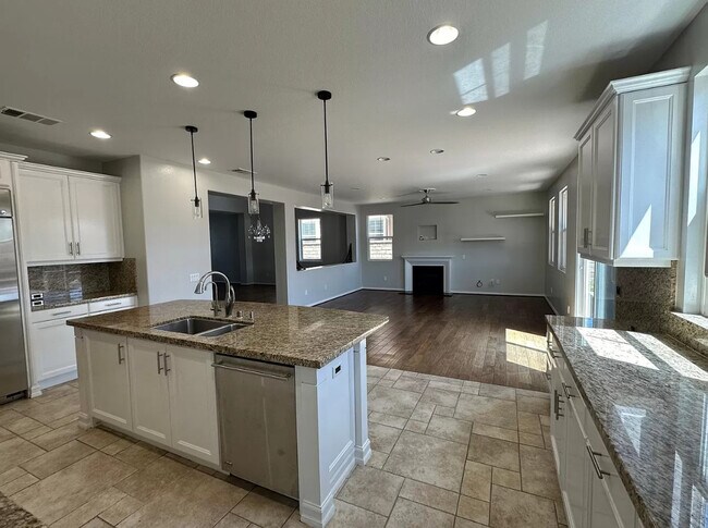 Building Photo - 26526 Craftsmen Ct