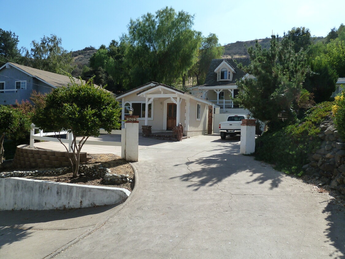 28326 Laura La Plante Dr, Agoura Hills, CA 91301 House for Rent in