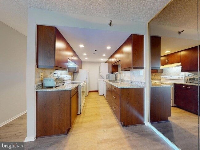 Photo - 5911 Edsall Rd Apartment