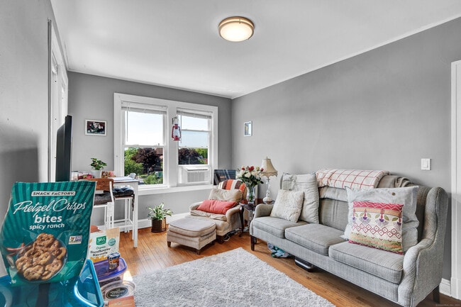 Foto del edificio - 28-30-30 Whitney St