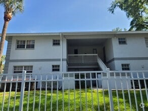Building Photo - 580 Fairways Ln