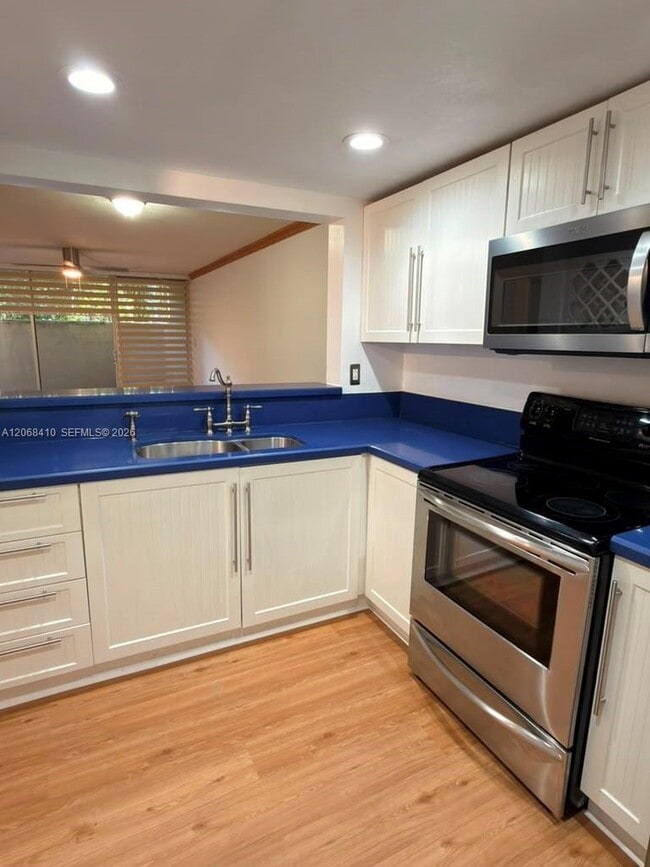 Building Photo - 10835 SW 112th Ave