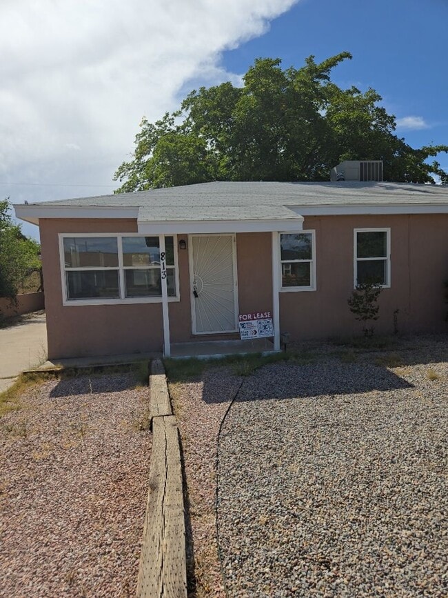 Building Photo - 813 Palisades Dr NW