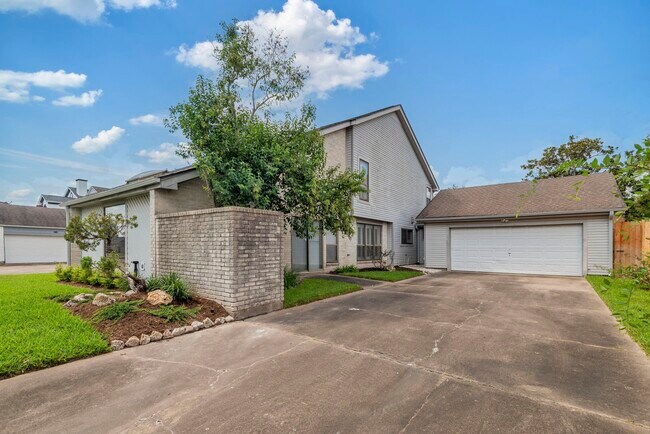 Foto del edificio - 3218 Freshmeadows Dr